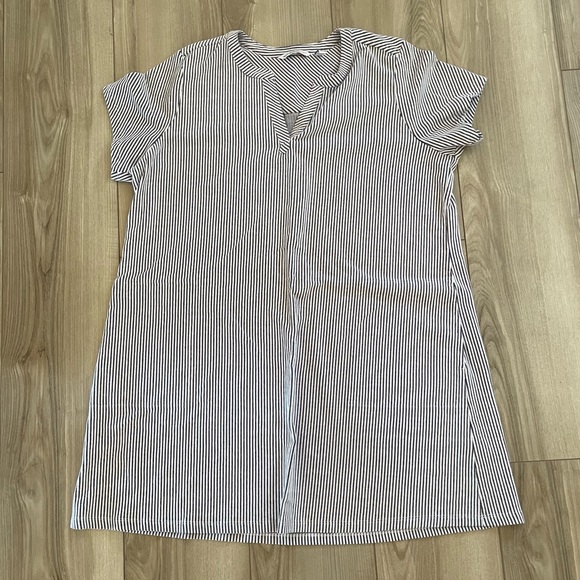 Isaac Mizrahi Navy and White Striped V-Neck Seersucker Dress - Picture 2 of 10